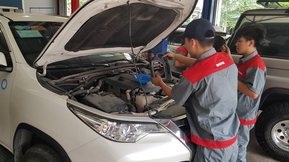 Cách lựa chọn dầu nhớt phù hợp cho ô tô - 1 Cách lựa chọn dầu nhớt phù hợp cho ô tô - 1