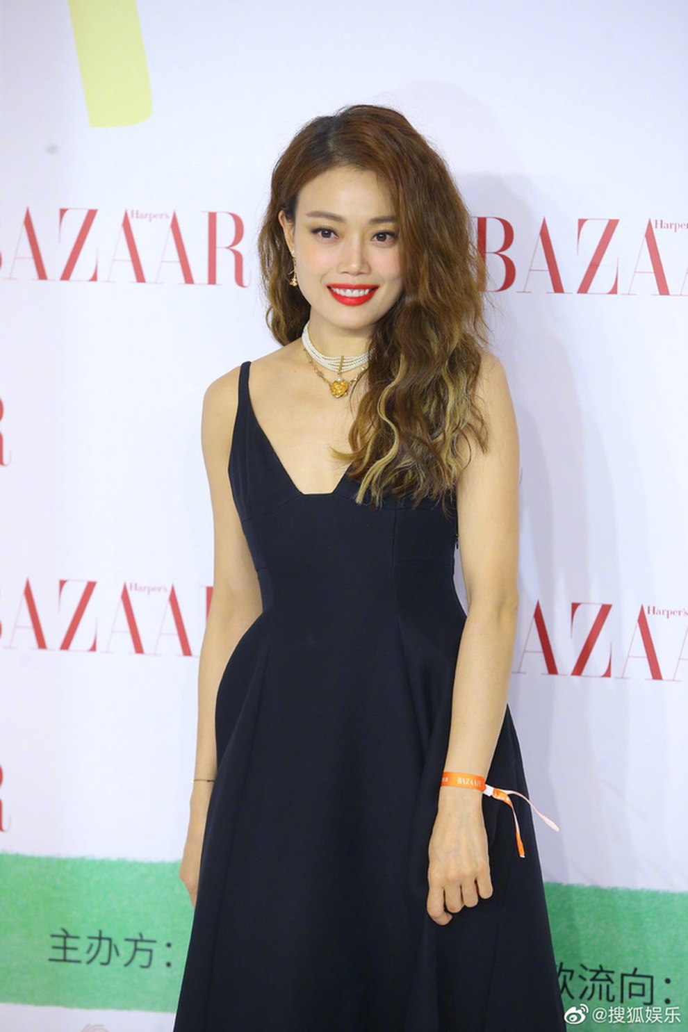 Angelababy khiến fan lo ngại khi lộ dáng vóc gầy gò - 10 Angelababy khiến fan lo ngại khi lộ dáng vóc gầy gò - 10