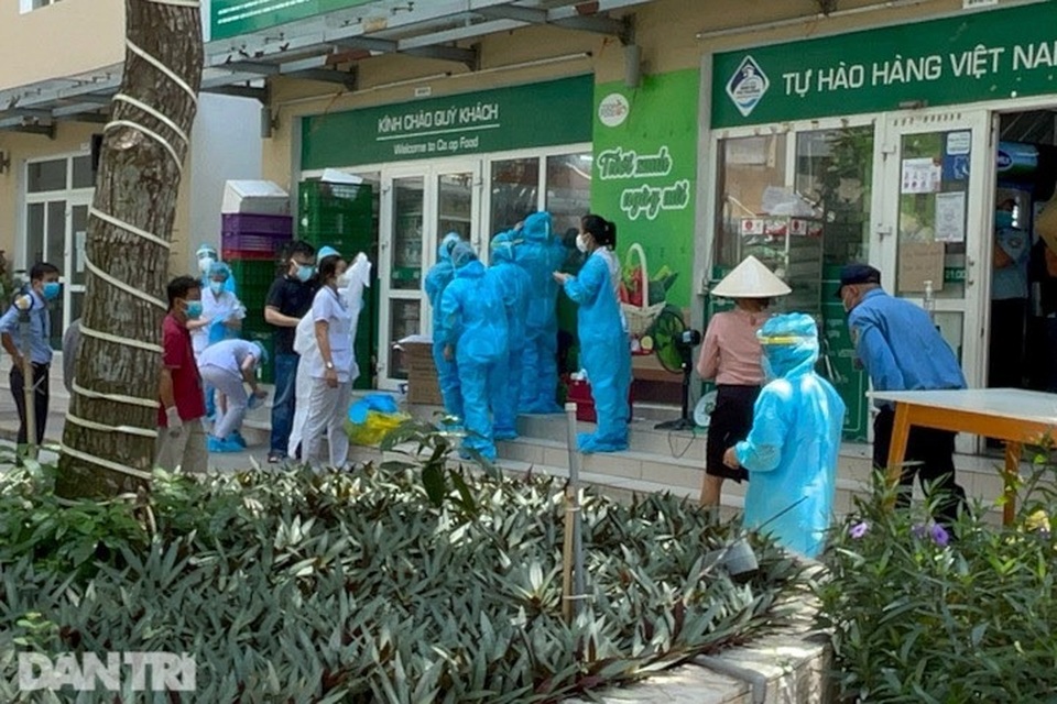 TPHCM: Phong tỏa, xét nghiệm người sinh sống, làm việc ở Sun View Town - 7 TPHCM: Phong tỏa, xét nghiệm người sinh sống, làm việc ở Sun View Town - 7