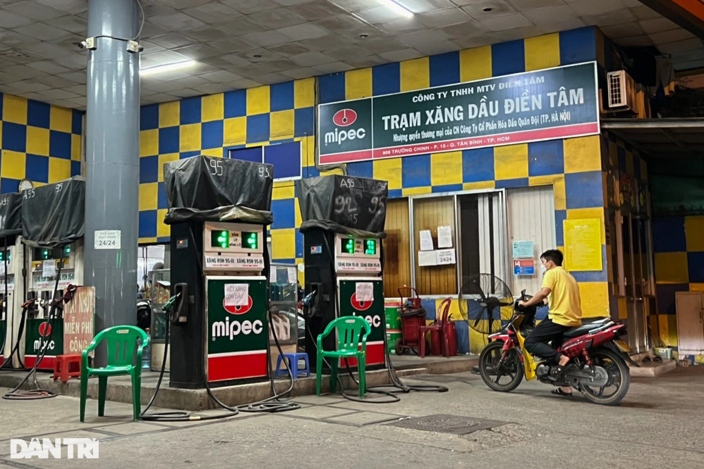 Nhiều cửa hàng xăng ở TPHCM ngừng bán - 5 Nhiều cửa hàng xăng ở TPHCM ngừng bán - 5