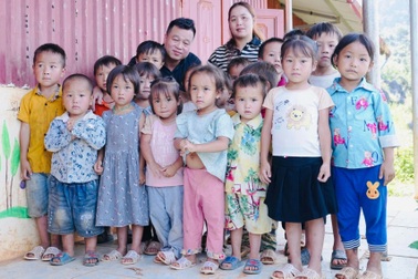 Về điểm trường cô trò khao khát từng giọt mưa, vượt qua nghịch cảnh