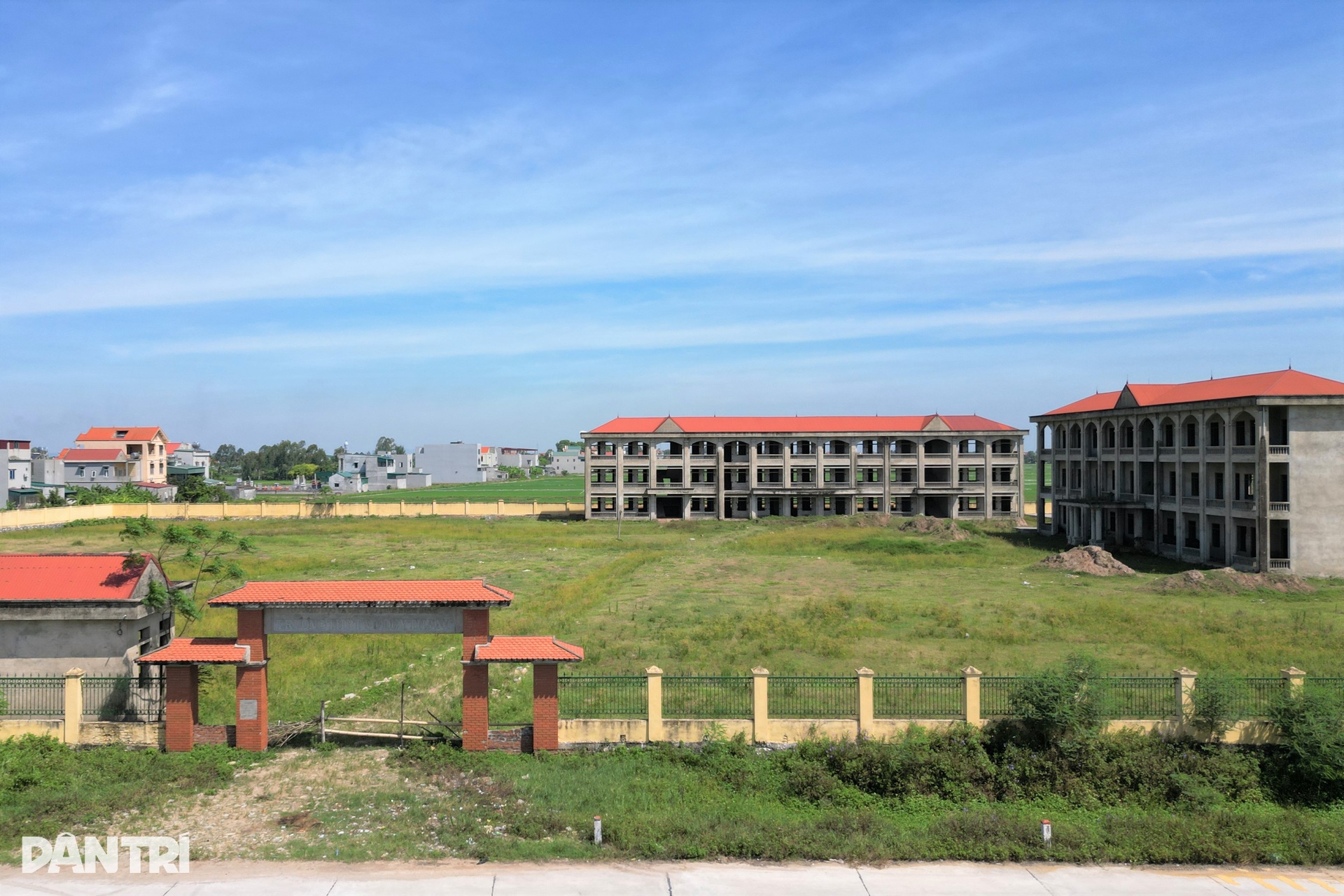 Dự án trường học đắp chiếu 10 năm giữa đồng - 1 Dự án trường học đắp chiếu 10 năm giữa đồng - 1