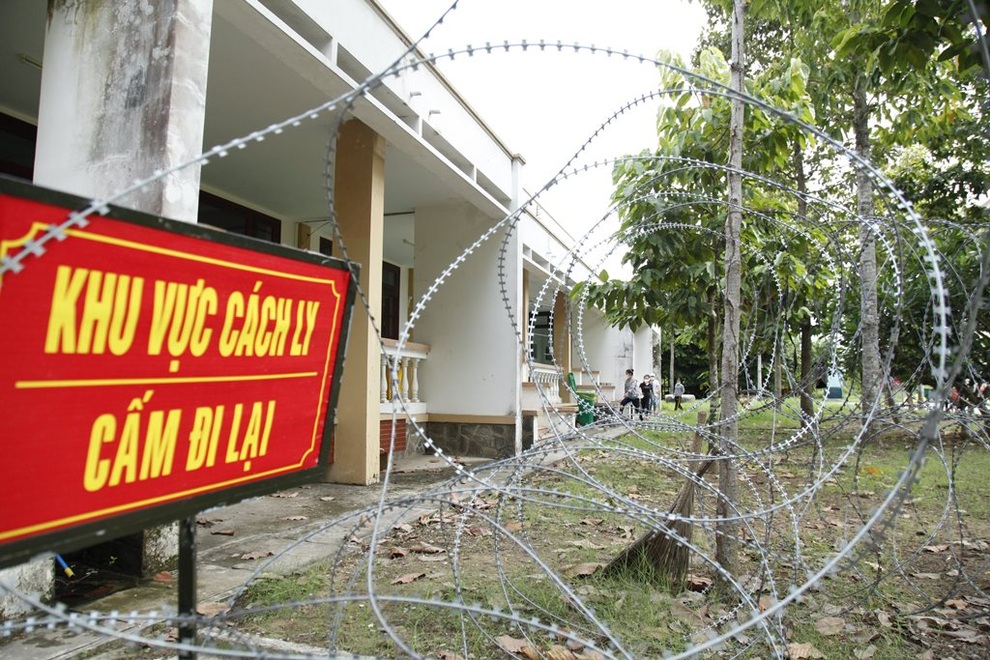Phong tỏa 33 hộ dân, cách ly 60 F1 liên quan đến ca mắc Covid-19 đầu tiên - 1