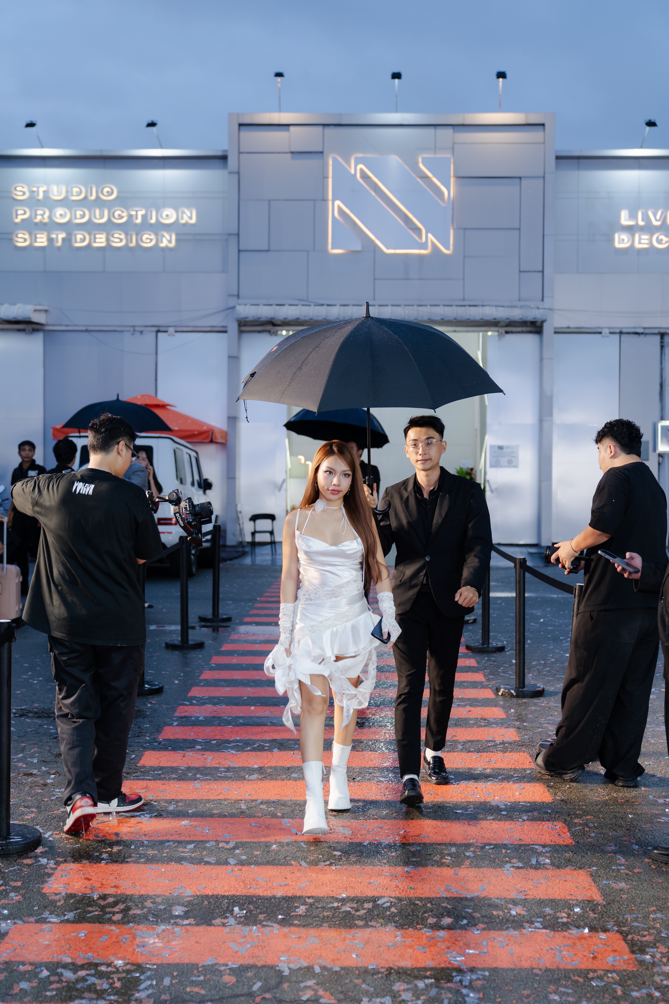 Vu Thao My er etterspurt og opptrer lidenskapelig på scenen etter Our Song - 2 Vũ Thảo My đắt show, diễn máu lửa trên sân khấu sau Bài hát của chúng ta  - 2