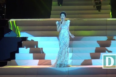 Lệ Quyên hát "Trăm nhớ ngàn thương"