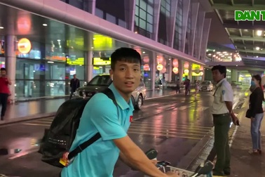 Tuyển Việt Nam về tới Hà Nội sau trận đại thắng Indonesia