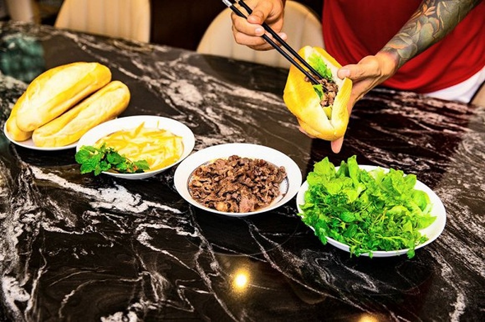 Ở nhà mùa dịch, loạt sao nam bỗng dưng trở thành “vua đầu bếp” - 10 Ở nhà mùa dịch, loạt sao nam bỗng dưng trở thành “vua đầu bếp” - 10