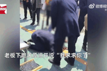 Chủ quán ăn quỳ gối xin lỗi thực khách vì tiệm quá đông không kịp phục vụ