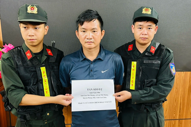 Mua 1kg vàng giả giá 5 triệu đồng, lừa bán được 830 triệu