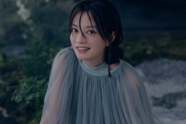 “Én nhỏ” Triệu Vy: Đẹp trong veo ở tuổi 44, vững vàng giữa “sóng gió”