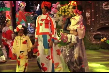 NTK Hùng Việt chia sẻ về bộ sưu tập áo dài lấy cảm hứng từ Hoa sứ