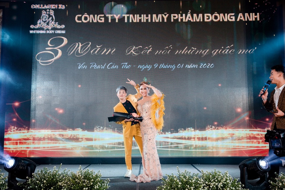 Thanh Duy Idol, Hồ Việt Trung hội tụ trong đêm tiệc kỷ niệm 3 năm mỹ phẩm Đông Anh - 3 Thanh Duy Idol, Hồ Việt Trung hội tụ trong đêm tiệc kỷ niệm 3 năm mỹ phẩm Đông Anh - 3