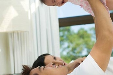 Chớ nựng trẻ quá tay!