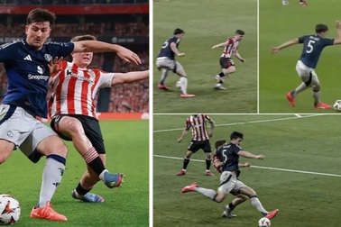 Harry Maguire gây sốt khi rê bóng, kiến tạo ảo diệu như Lamine Yamal