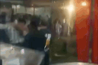 Hai họ ẩu đả giữa đám cưới vì món gà rán, 15 người bị thương