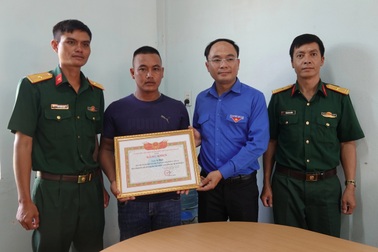 Người dân góp công tìm kiếm 24 hài cốt liệt sỹ trong hang ở núi Chư Pa