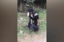 Hai nữ sinh xứ Thanh lao vào đánh nhau tới tấp