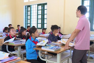 Hơn 900 giáo viên trượt khen thưởng cuối năm vì không ủng hộ quỹ từ thiện