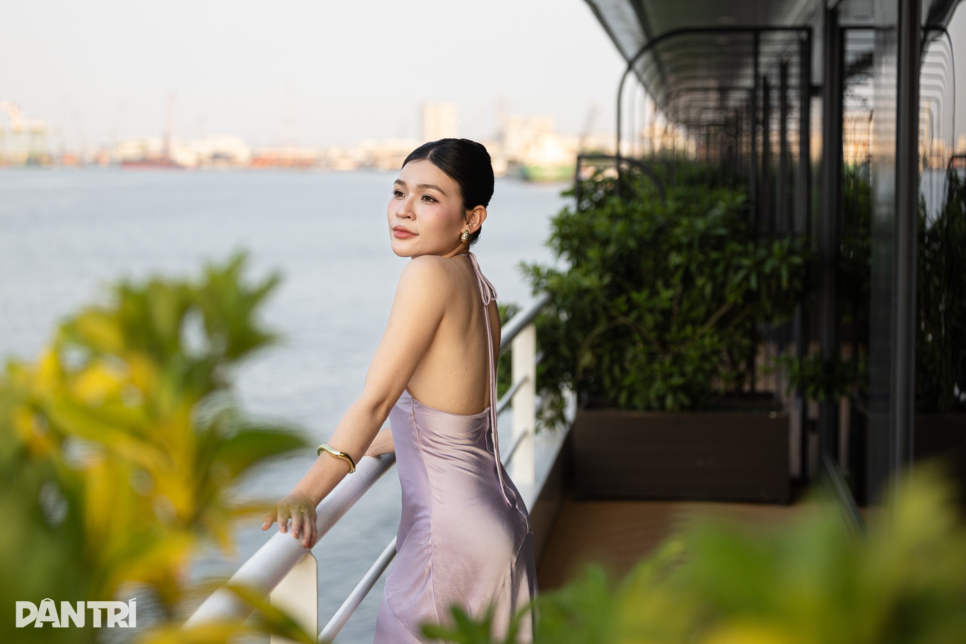 Hơn 50 triệu đồng trải nghiệm phòng tổng thống của khách sạn nổi ở TPHCM - 11