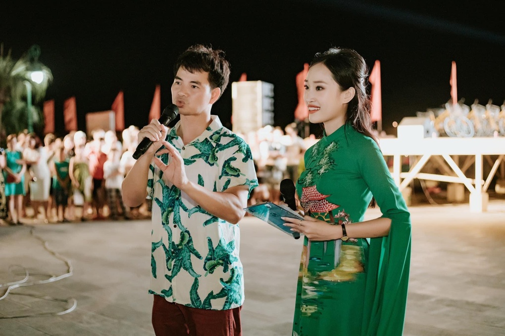 MC Ngân Hà truyền cảm hứng cho các MC nhí - 7 MC Ngân Hà truyền cảm hứng cho các MC nhí - 7