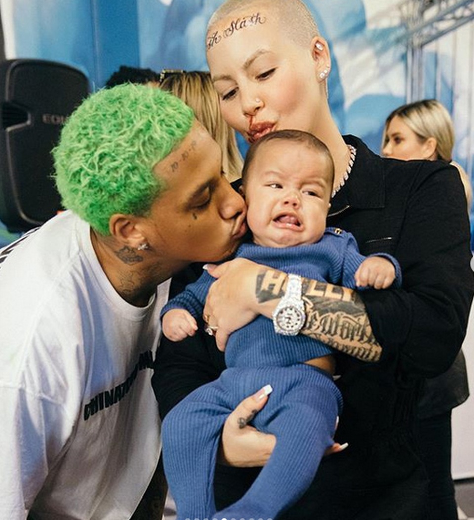 Amber Rose khoe ảnh chụp cùng chồng cũ và bạn trai mới - 4 Amber Rose khoe ảnh chụp cùng chồng cũ và bạn trai mới - 4