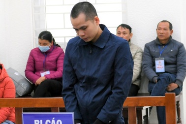 Hà Nội: Nghi bị "cắm sừng", chồng dùng kéo đâm vợ trọng thương