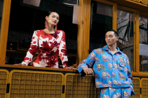 Quán quân Siêu mẫu châu Á Quỳnh Anh thả dáng trên phố với váy áo rực rỡ