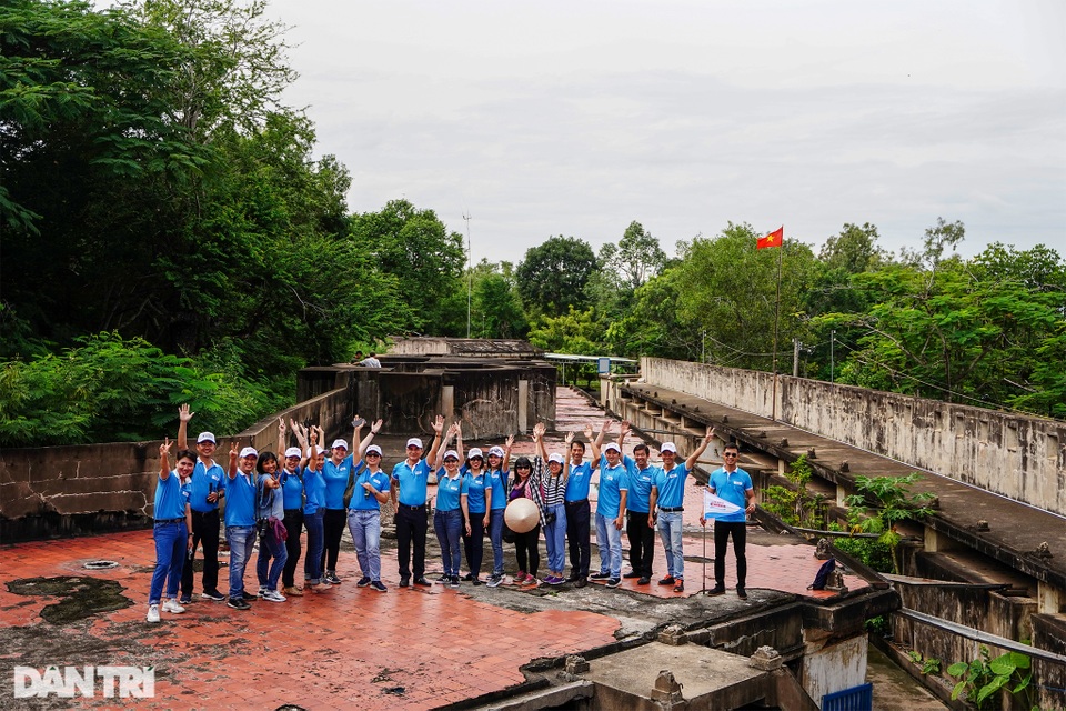 Khách đi tour trở lại, du lịch theo nhóm Khách đi tour trở lại, du lịch theo nhóm