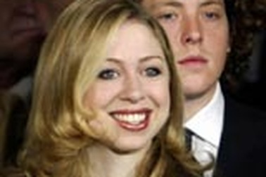 Con gái cựu Tổng thống Bill Clinton hoãn đám cưới