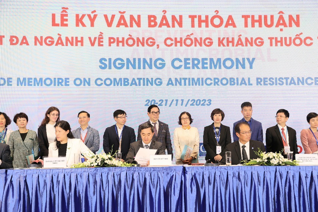 Bệnh nhân vô phương cứu chữa vì siêu vi khuẩn kháng thuốc - 2 Bệnh nhân vô phương cứu chữa vì siêu vi khuẩn kháng thuốc - 2