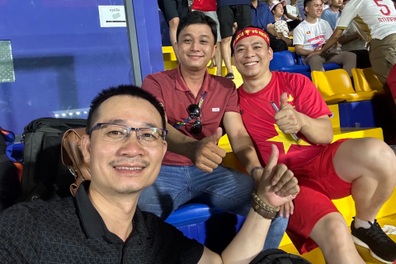 Cổ động viên ngất ngây, hẹn nhau theo suốt hành trình của U22 Việt Nam