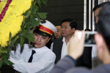 Bí thư Đinh La Thăng đến viếng nhạc sĩ Trần Lập