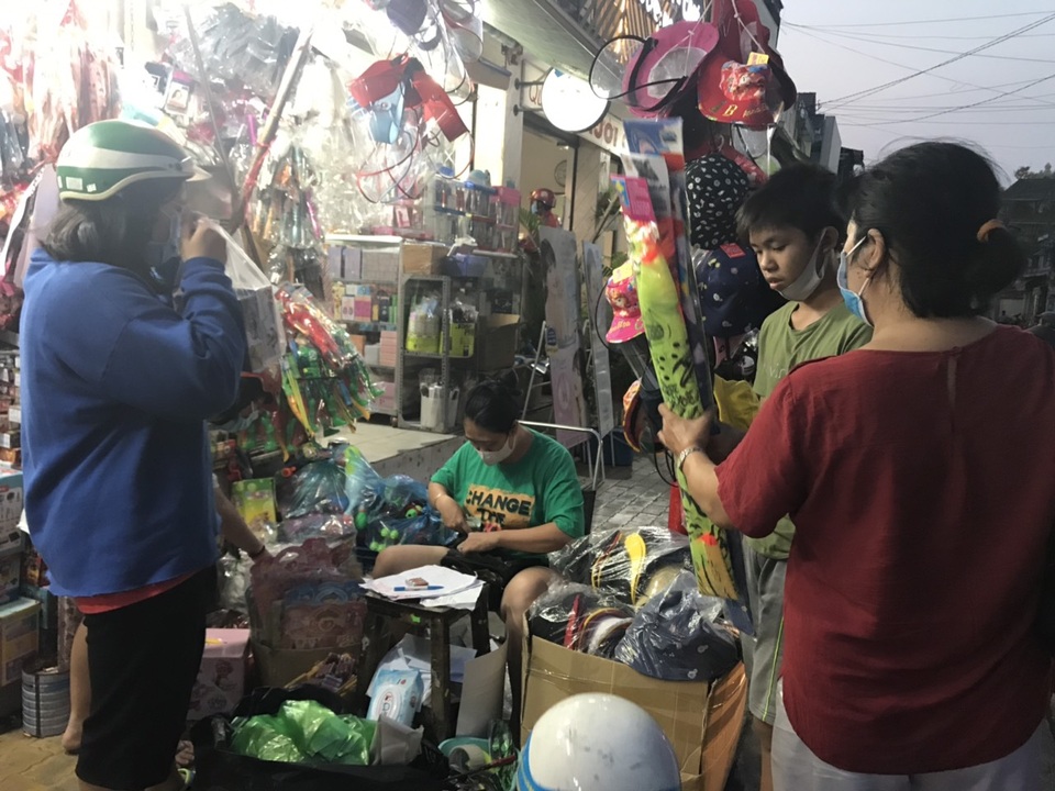 Cắt giảm đủ bề, vẫn đốt tiền triệu sắm đồ chơi cho con mùa dịch - 5 Cắt giảm đủ bề, vẫn đốt tiền triệu sắm đồ chơi cho con mùa dịch - 5
