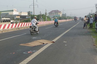 Xác chết nữ biến dạng trên QL1A