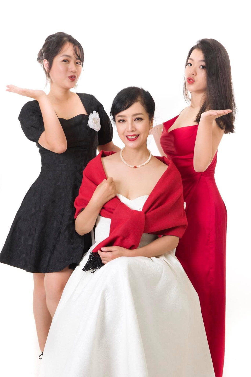 Con gái NSƯT Chiều Xuân: “Mẹ rất khó chịu khi tôi có bạn trai ở tuổi 16” - 3 Con gái NSƯT Chiều Xuân: “Mẹ rất khó chịu khi tôi có bạn trai ở tuổi 16” - 3