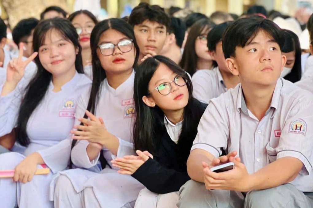 การรับเข้าเรียนปี 2569 มหาวิทยาลัยหลายแห่งยังคง “เข้มงวด” การบันทึกผลการเรียน - 1 Tuyển sinh 2026, nhiều trường đại học tiếp tục “siết” điểm học bạ - 1