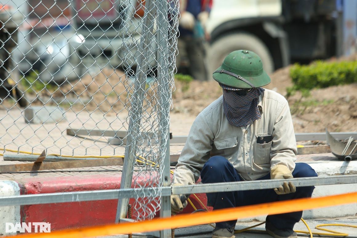 Xén dải phân cách, mở rộng đường tại điểm đen ùn tắc giao thông ở Hà Nội - 5 Xén dải phân cách, mở rộng đường tại điểm đen ùn tắc giao thông ở Hà Nội - 5