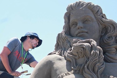 Choáng ngợp trước kiệt tác điêu khắc từ cát của nghệ sĩ Nhật Bản