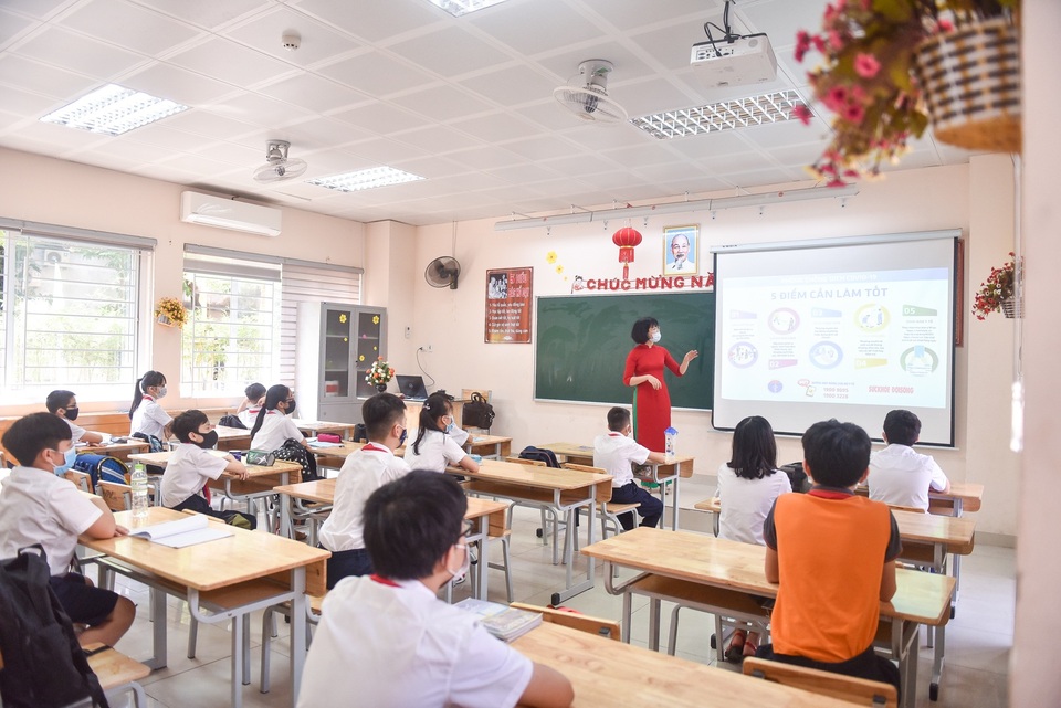 Bộ Giáo dục: Bỏ giãn cách, không bắt buộc đeo khẩu trang trong lớp học - 2 Bộ Giáo dục: Bỏ giãn cách, không bắt buộc đeo khẩu trang trong lớp học - 2