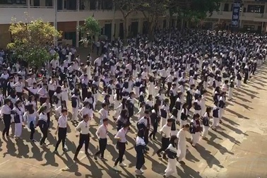 Thú vị màn nhảy tập thể "Bống bống bang bang" của học sinh Gia Lai