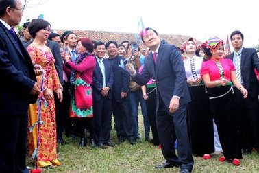 Chủ tịch nước dự ngày hội "Sắc xuân trên mọi miền Tổ quốc"