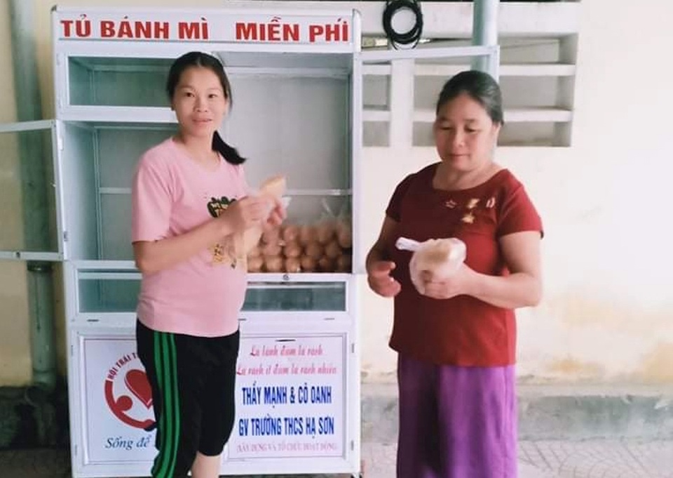 Góp tiền thưởng, nữ PV ở miền núi xây tủ bánh mỳ miễn phí cho người nghèo - 1 Góp tiền thưởng, nữ PV ở miền núi xây tủ bánh mỳ miễn phí cho người nghèo - 1