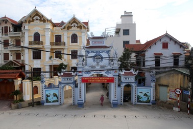 Vùng đất có nhiều cổng làng "khủng"