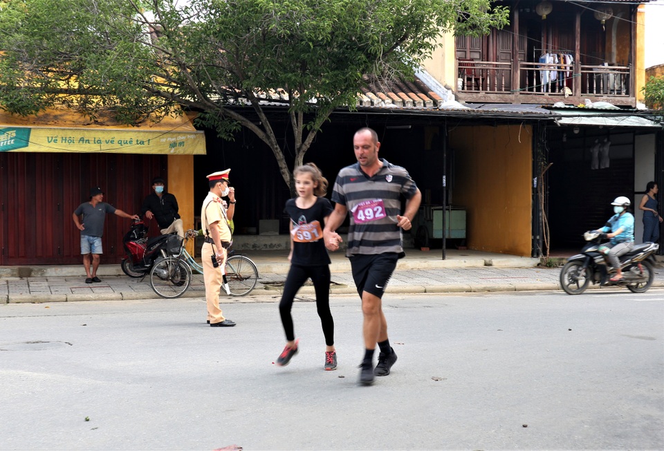Hơn 700 người dân cùng du khách chạy Vì Di sản Văn hóa Hội An - 5