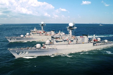 Hàn Quốc bán tàu chiến giá 100 USD cho Philippines