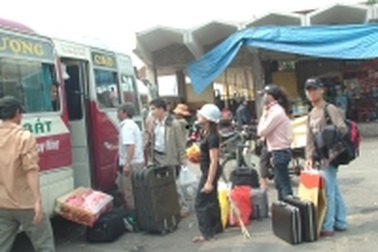 Phạt nặng hành khách đi xe quá tải