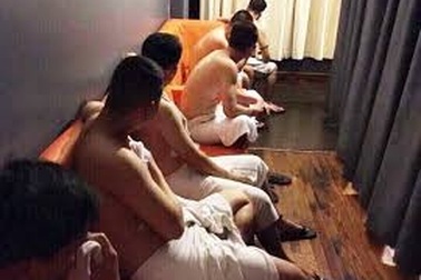 Phá “động” mại dâm đồng tính nam giữa trung tâm thành phố Cảng