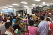 TPHCM: Chợ, siêu thị vẫn hoạt động bình thường sau “giờ G”