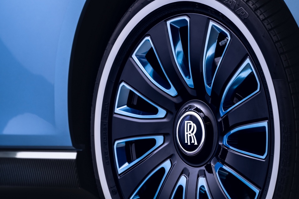 Cận cảnh siêu phẩm mới giá 28 triệu USD của Rolls-Royce - 27 Cận cảnh siêu phẩm mới giá 28 triệu USD của Rolls-Royce - 27