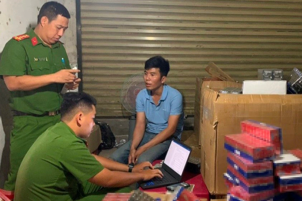 Tạm giữ lô hàng chứa hơn 70.000 bao cao su giả - 1